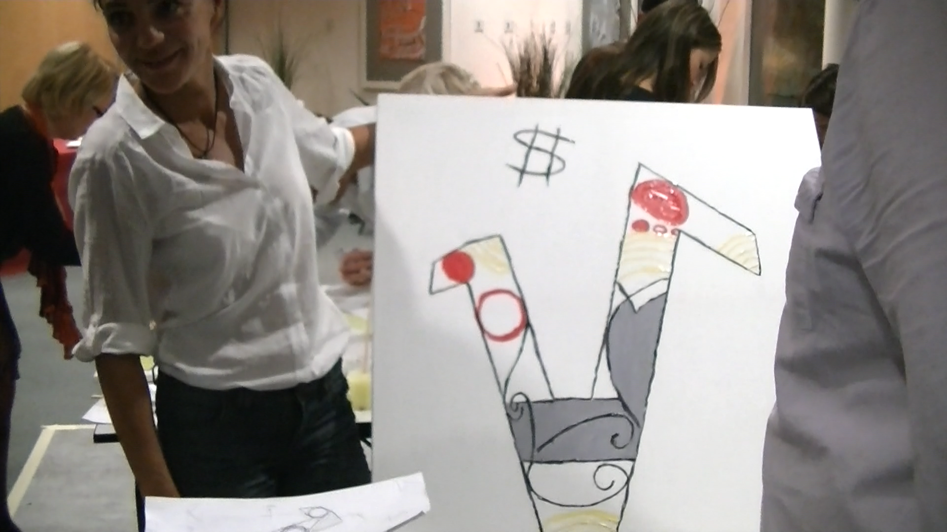 Création collective pendant une activité de peinture dirigée